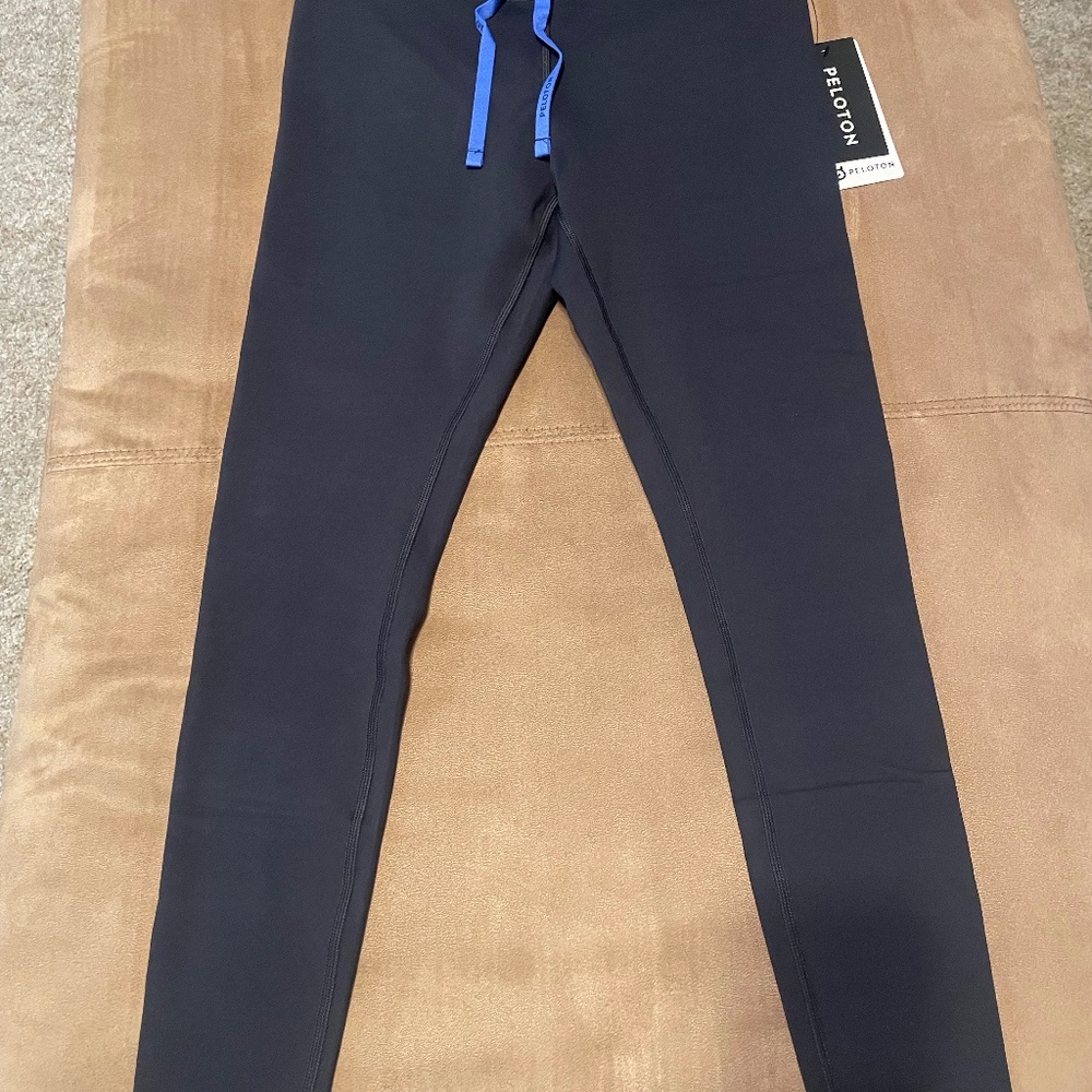 PELOTON WOMEN’S  LEGGINGS SIZE SMALL
